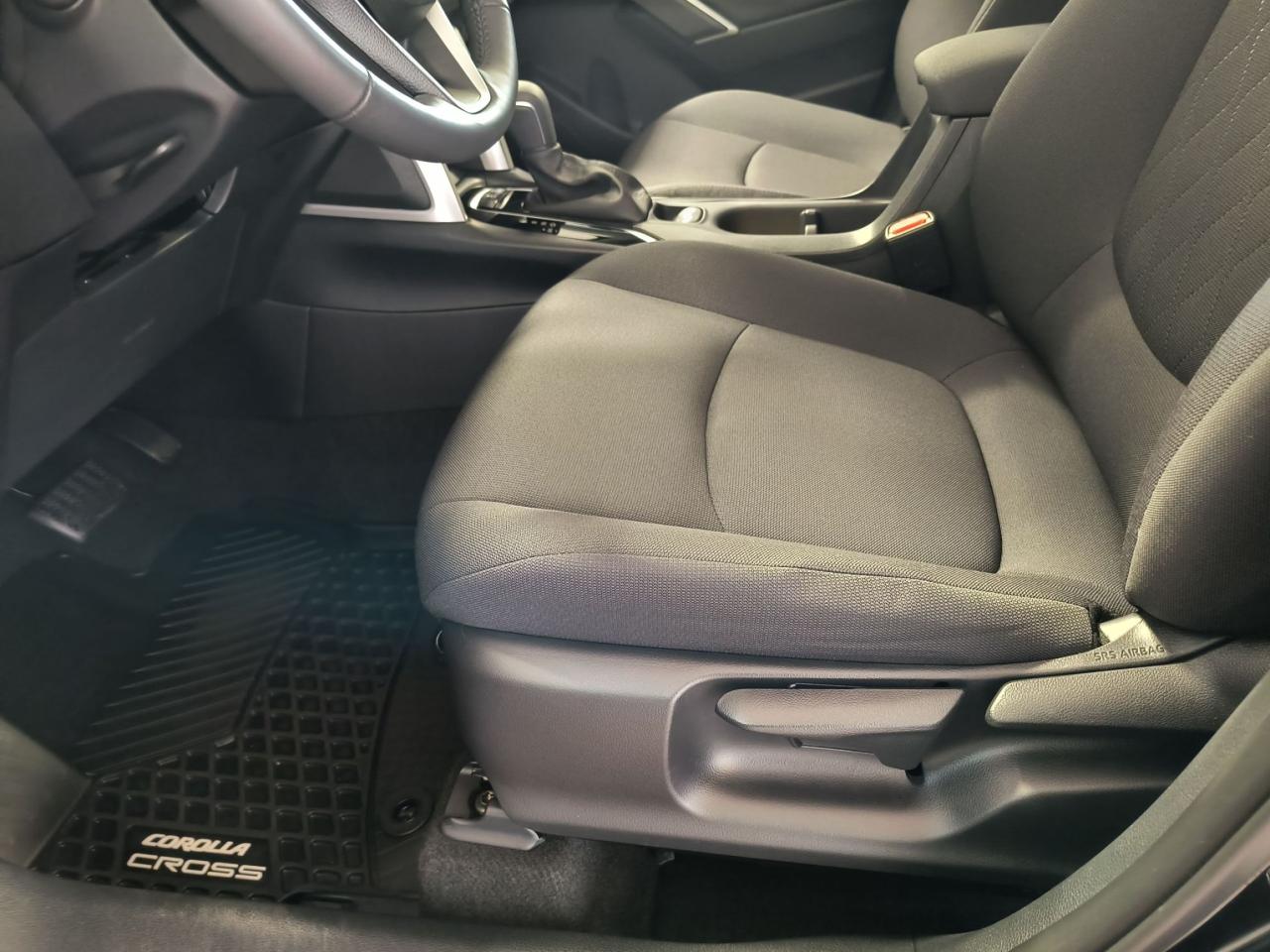 2024 Toyota Corolla Cross LE AWD Photo