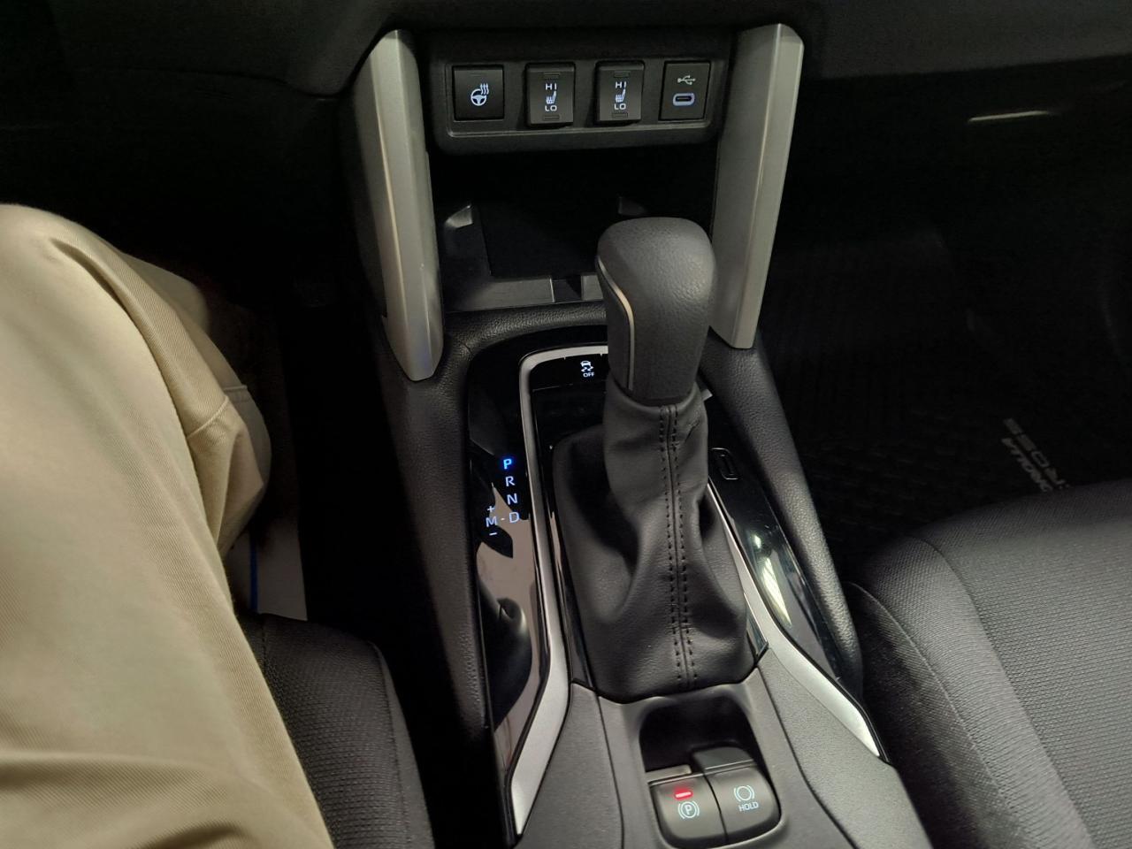 2024 Toyota Corolla Cross LE AWD Photo