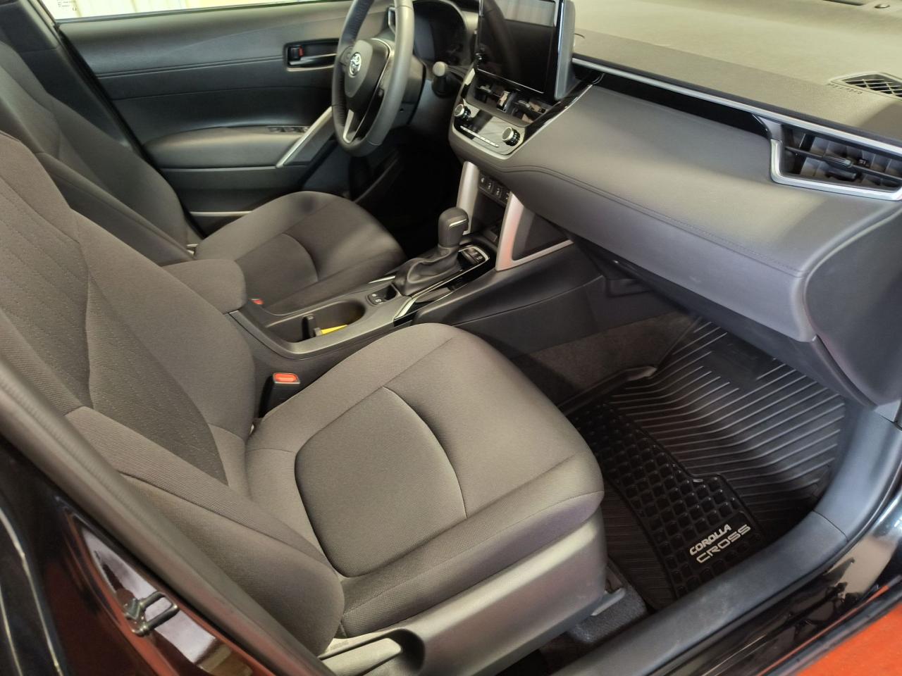 2024 Toyota Corolla Cross LE AWD Photo