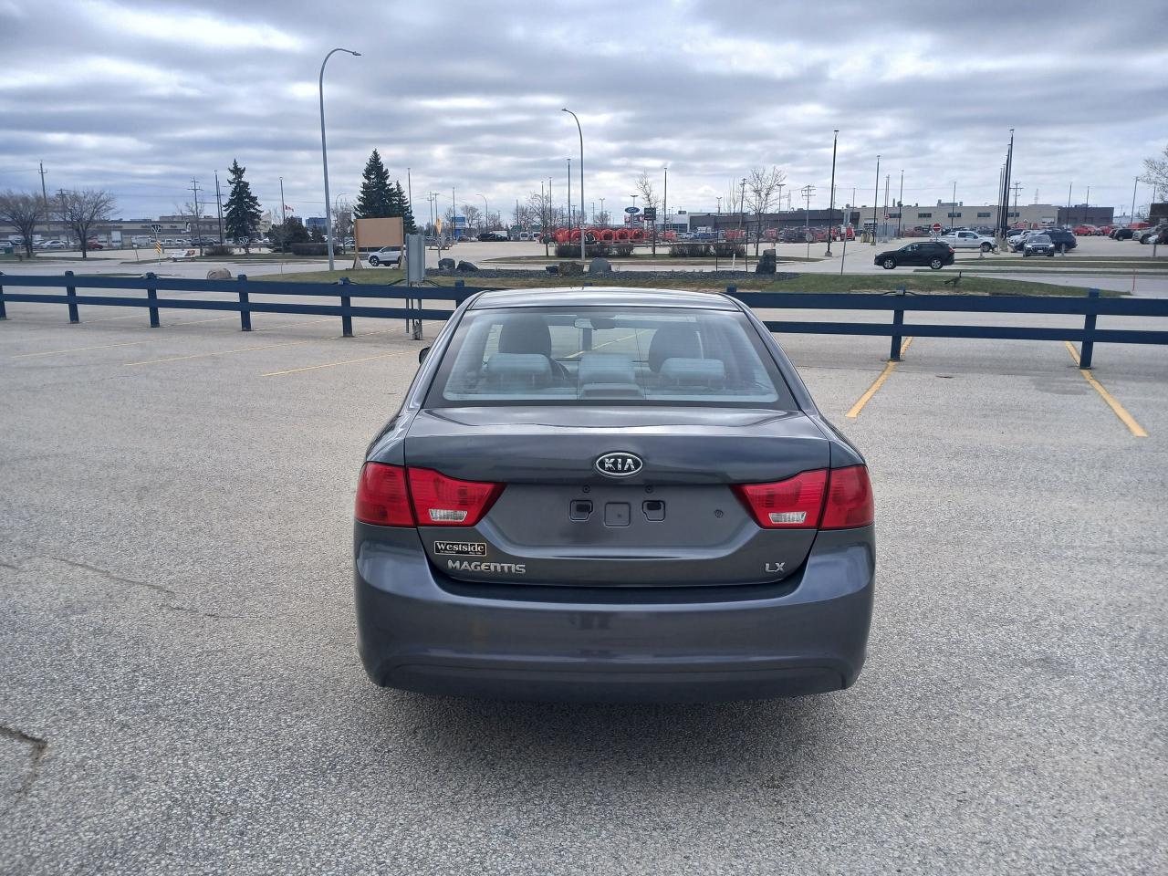 2009 Kia Magentis LX - Photo #4