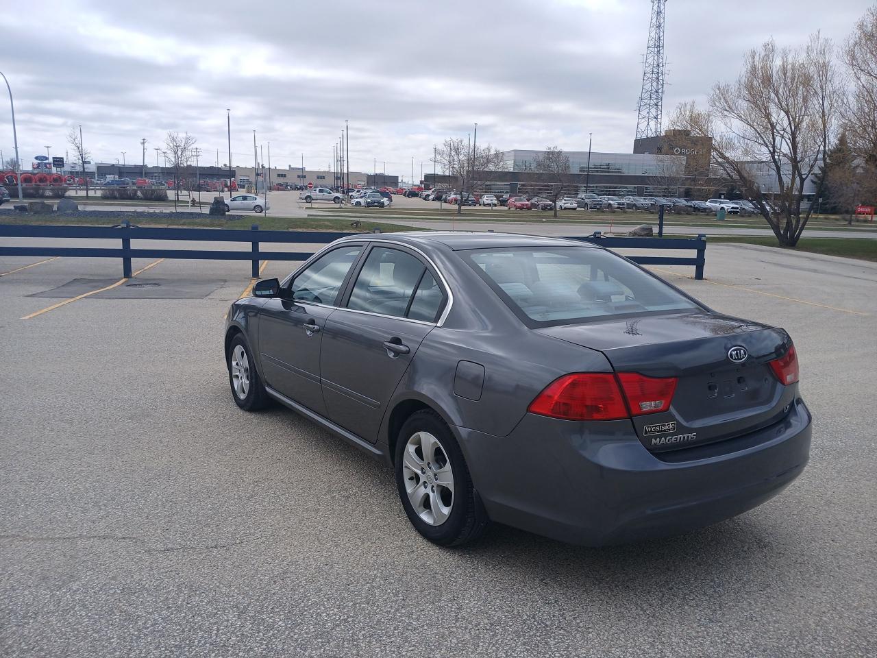 2009 Kia Magentis LX - Photo #5