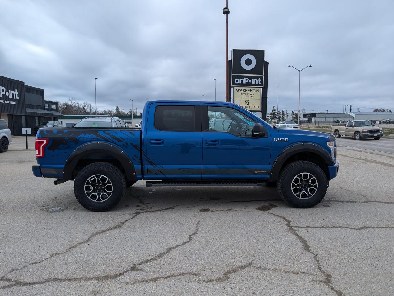 2017 Ford F-150 XLT | LIFTED | NEW TIRES - Photo #3