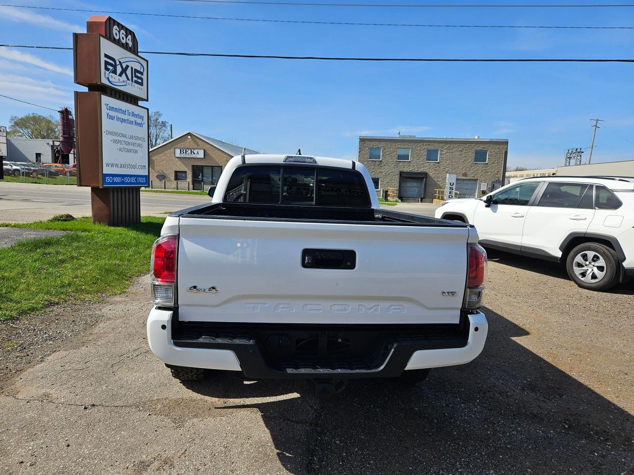 2016 Toyota Tacoma LIMITED - Photo #7