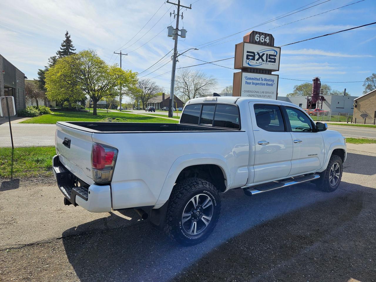 2016 Toyota Tacoma LIMITED - Photo #8