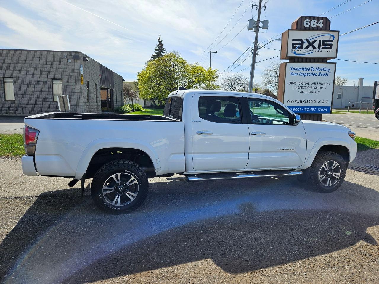2016 Toyota Tacoma LIMITED - Photo #9