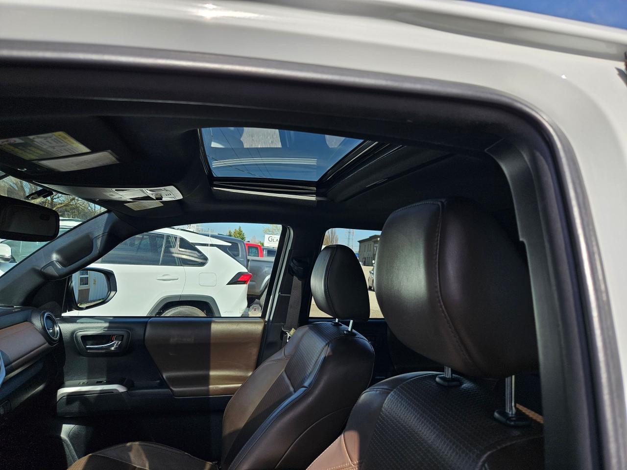 2016 Toyota Tacoma LIMITED - Photo #13