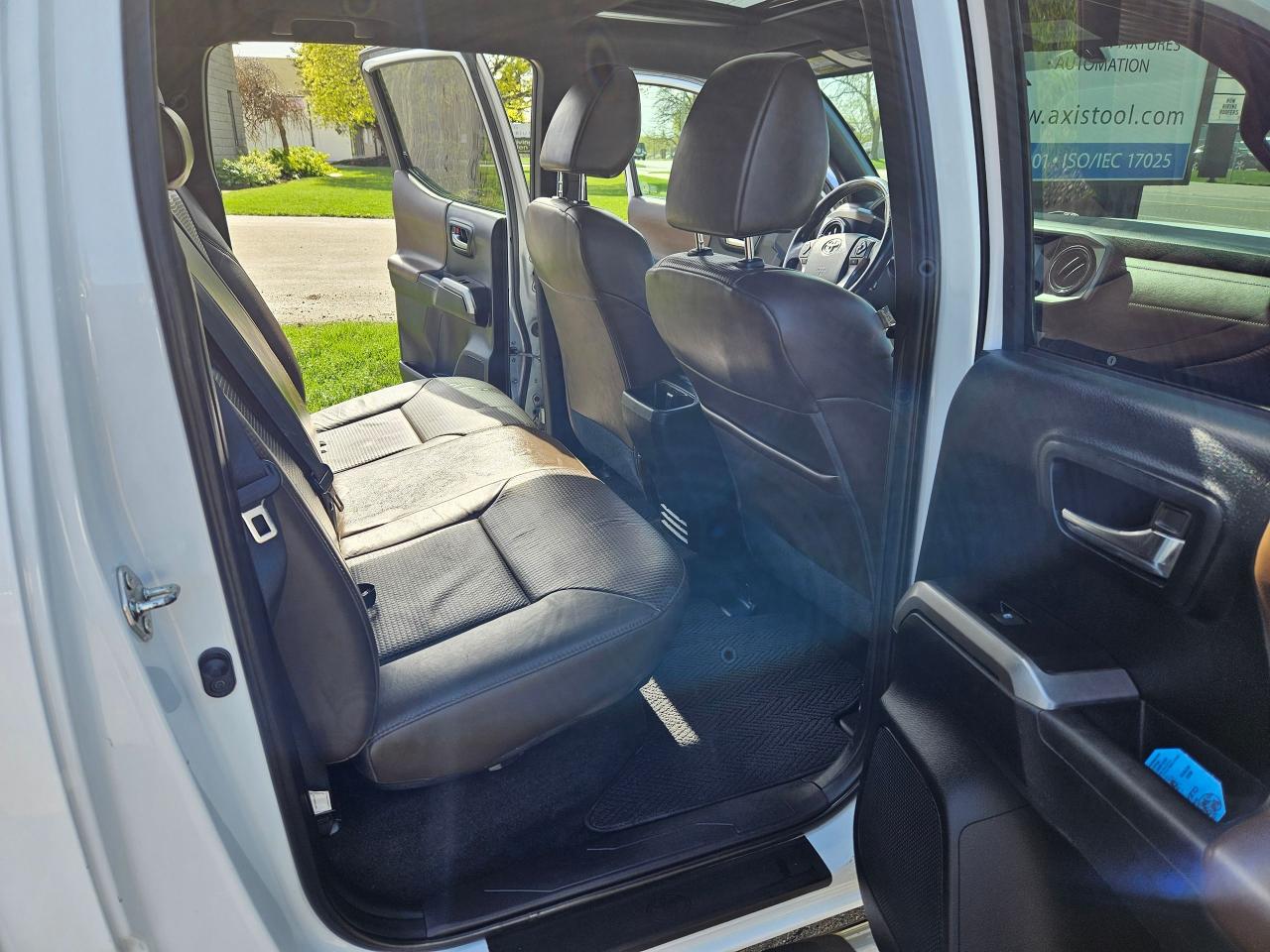 2016 Toyota Tacoma LIMITED - Photo #17