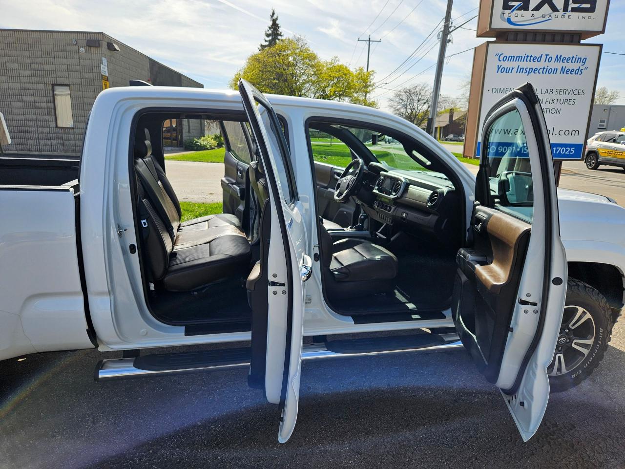 2016 Toyota Tacoma LIMITED - Photo #18