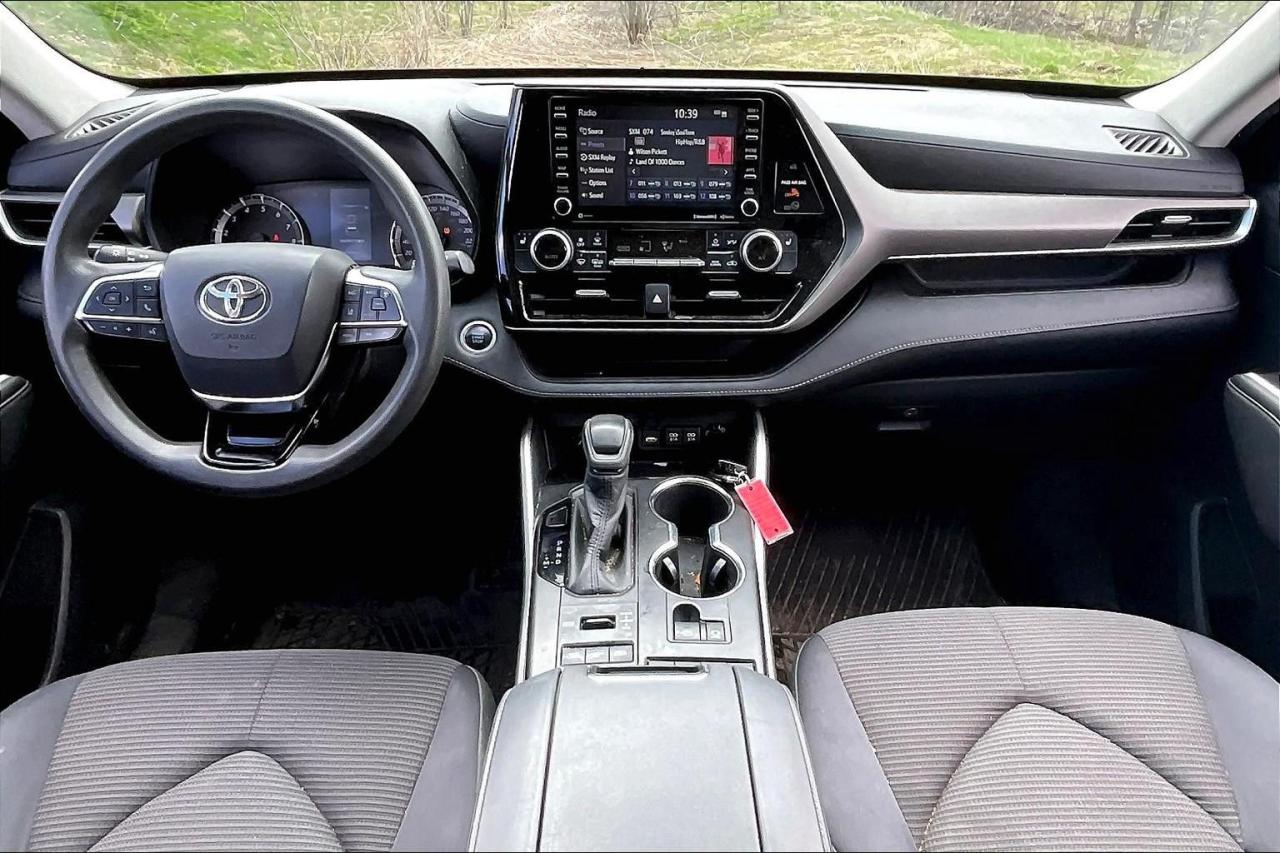 2020 Toyota Highlander LE Photo3