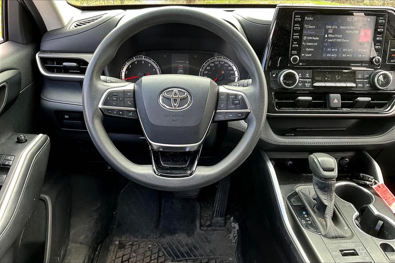 2020 Toyota Highlander LE Photo