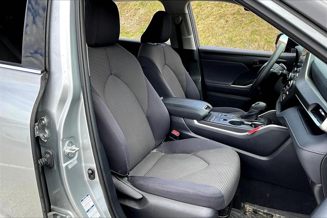 2020 Toyota Highlander LE Photo