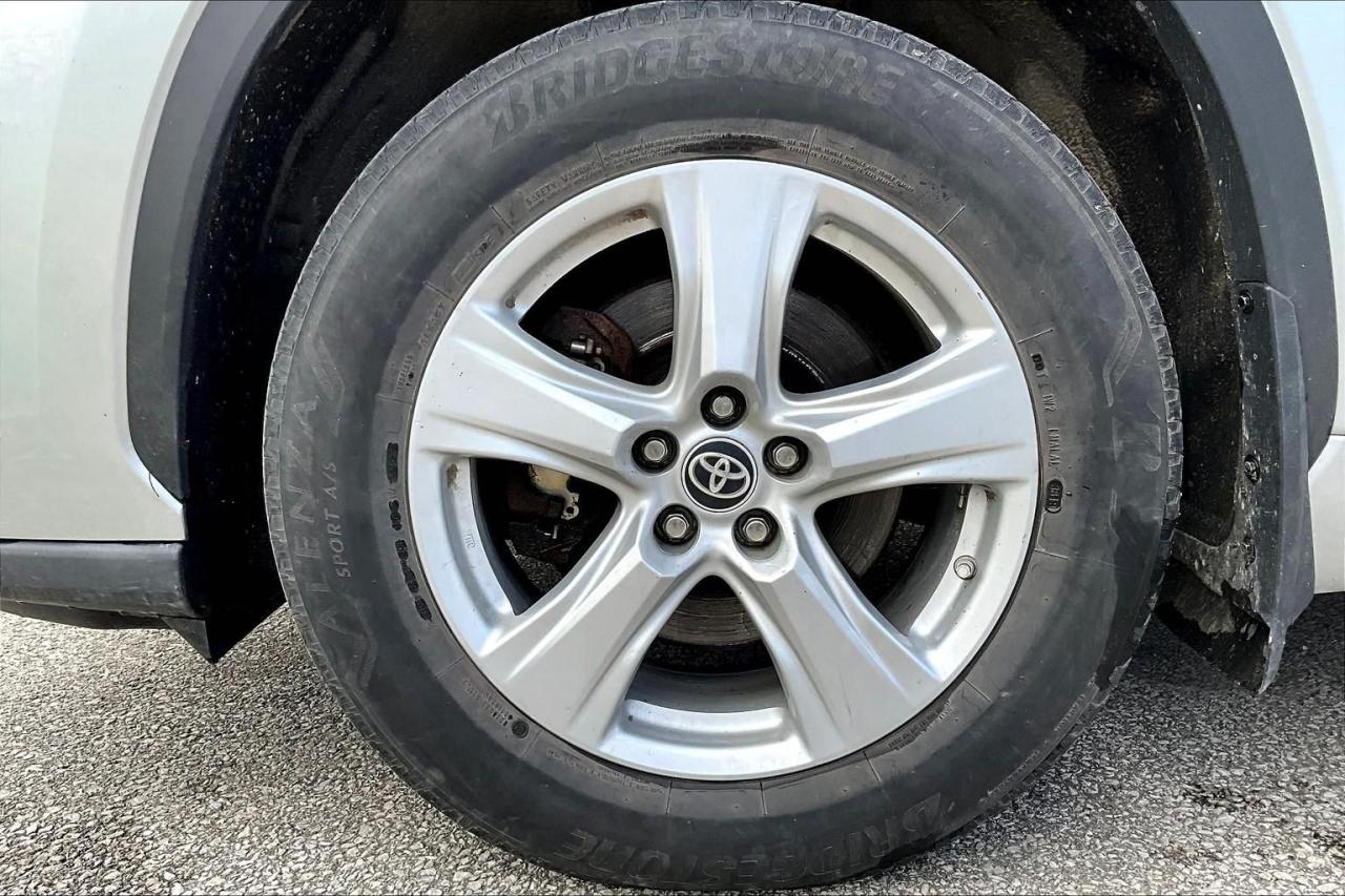 2020 Toyota Highlander LE Photo