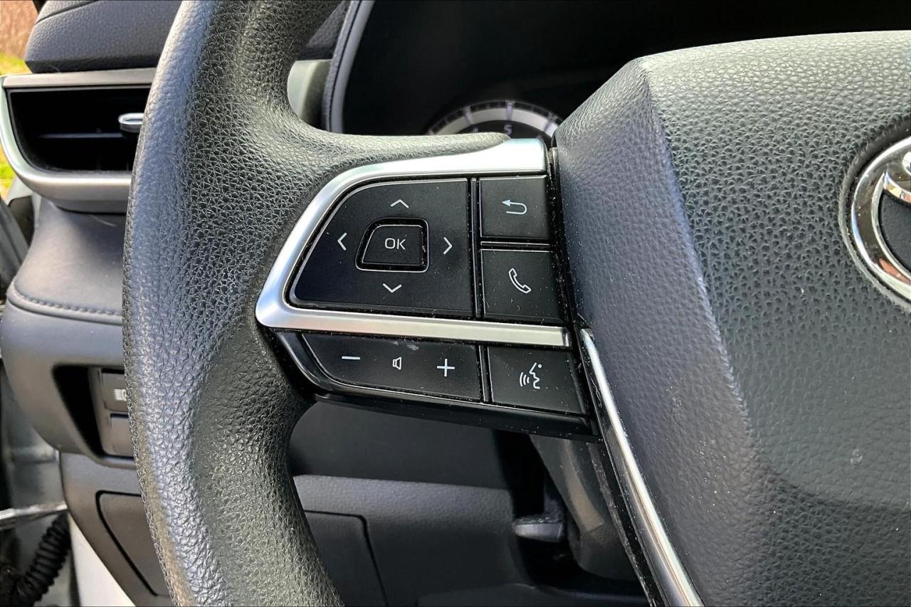 2020 Toyota Highlander LE Photo