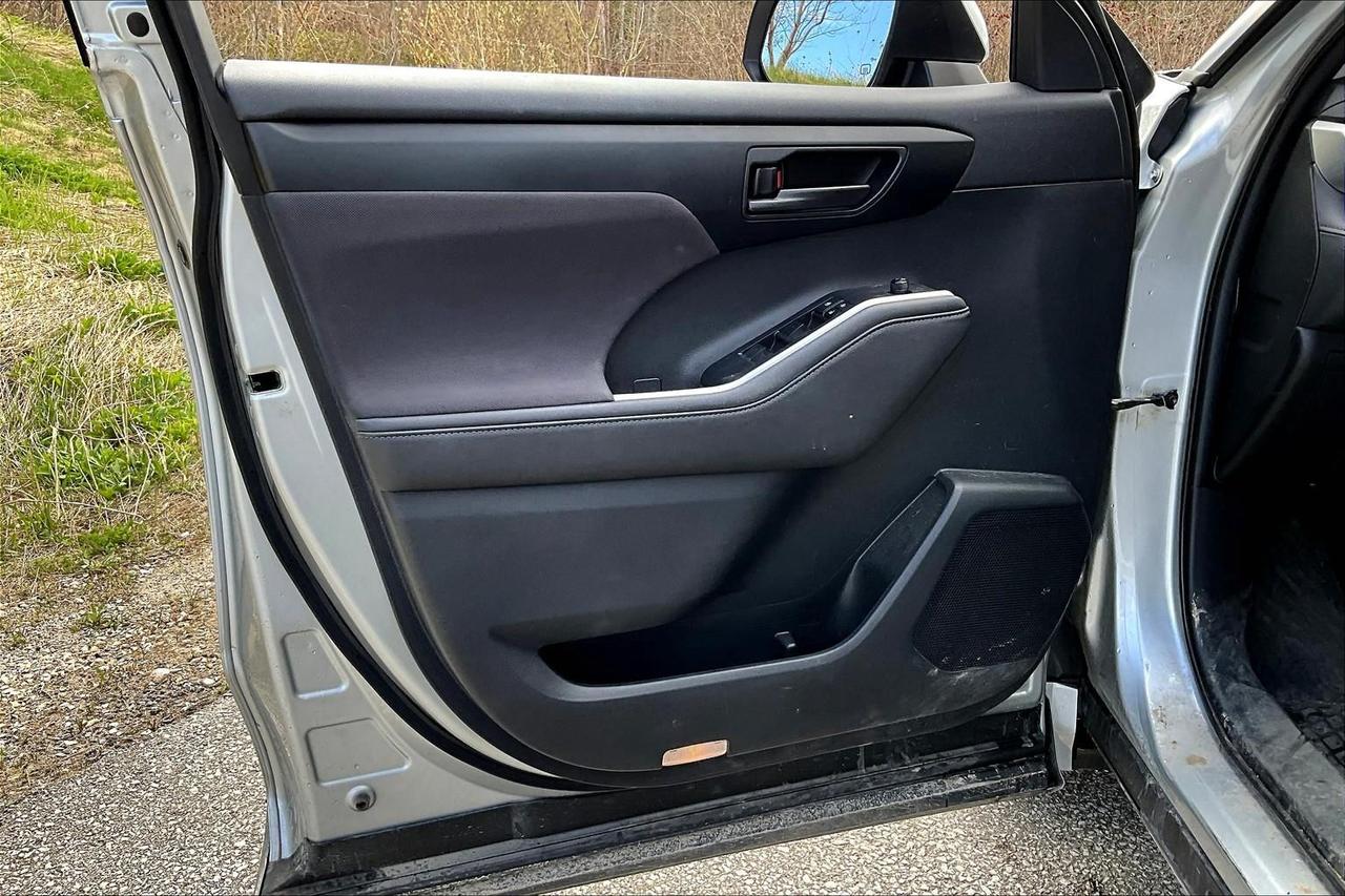 2020 Toyota Highlander LE Photo