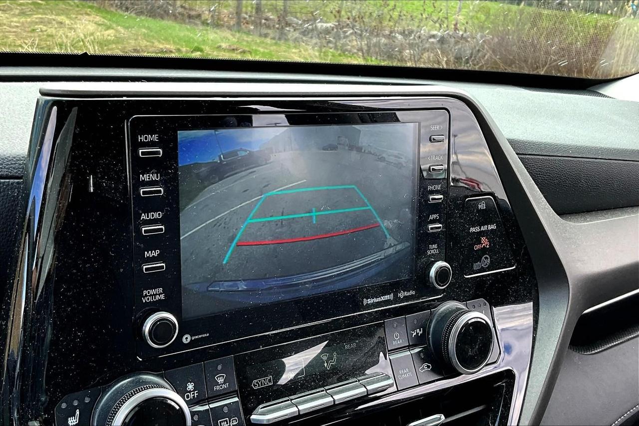 2020 Toyota Highlander LE Photo