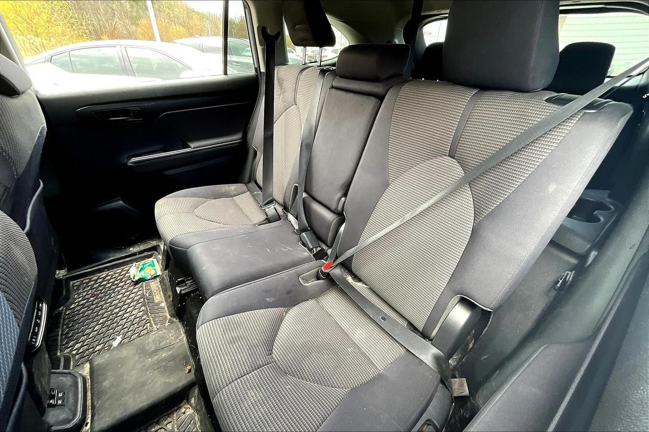 2020 Toyota Highlander LE Photo