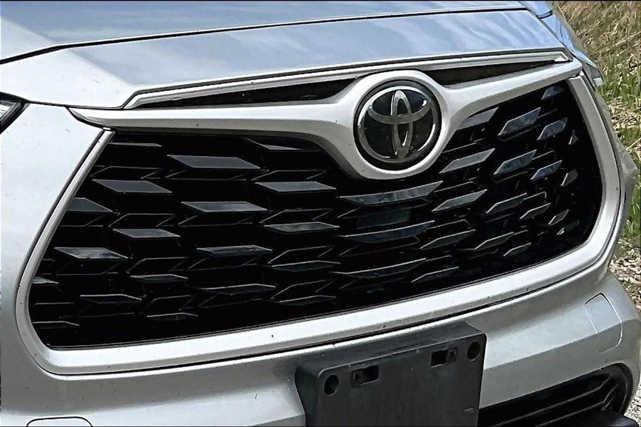 2020 Toyota Highlander LE Photo