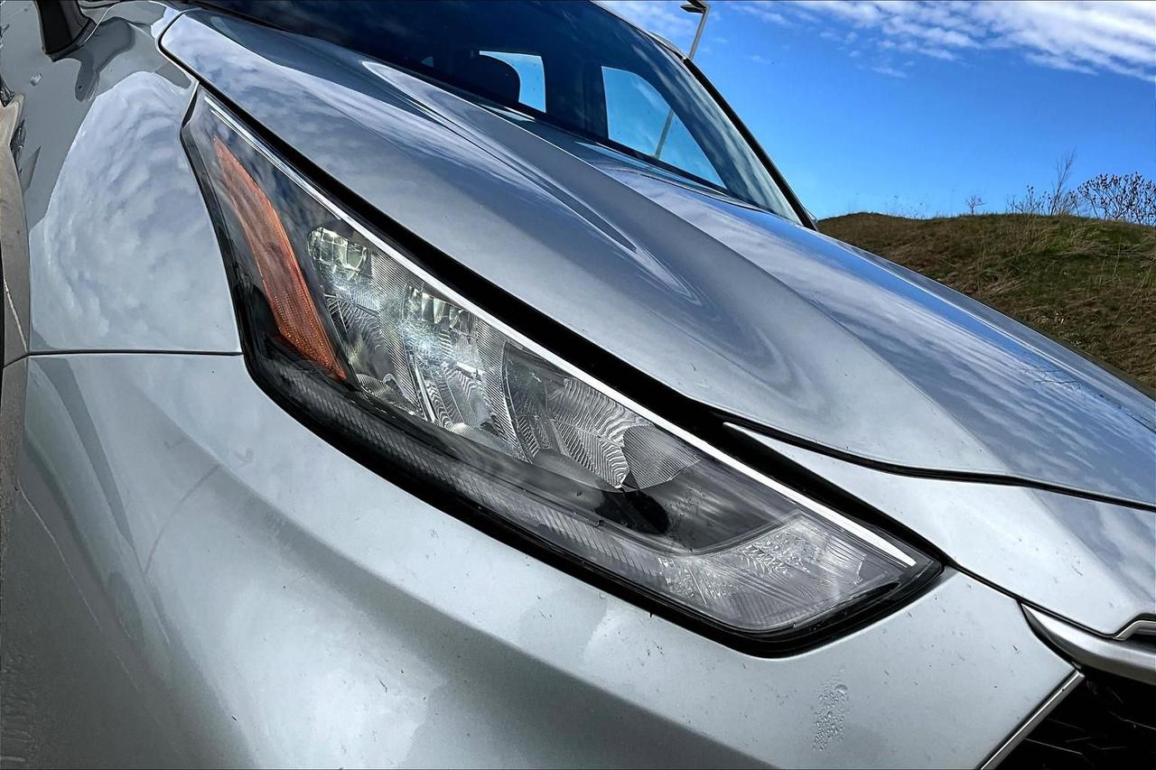 2020 Toyota Highlander LE Photo