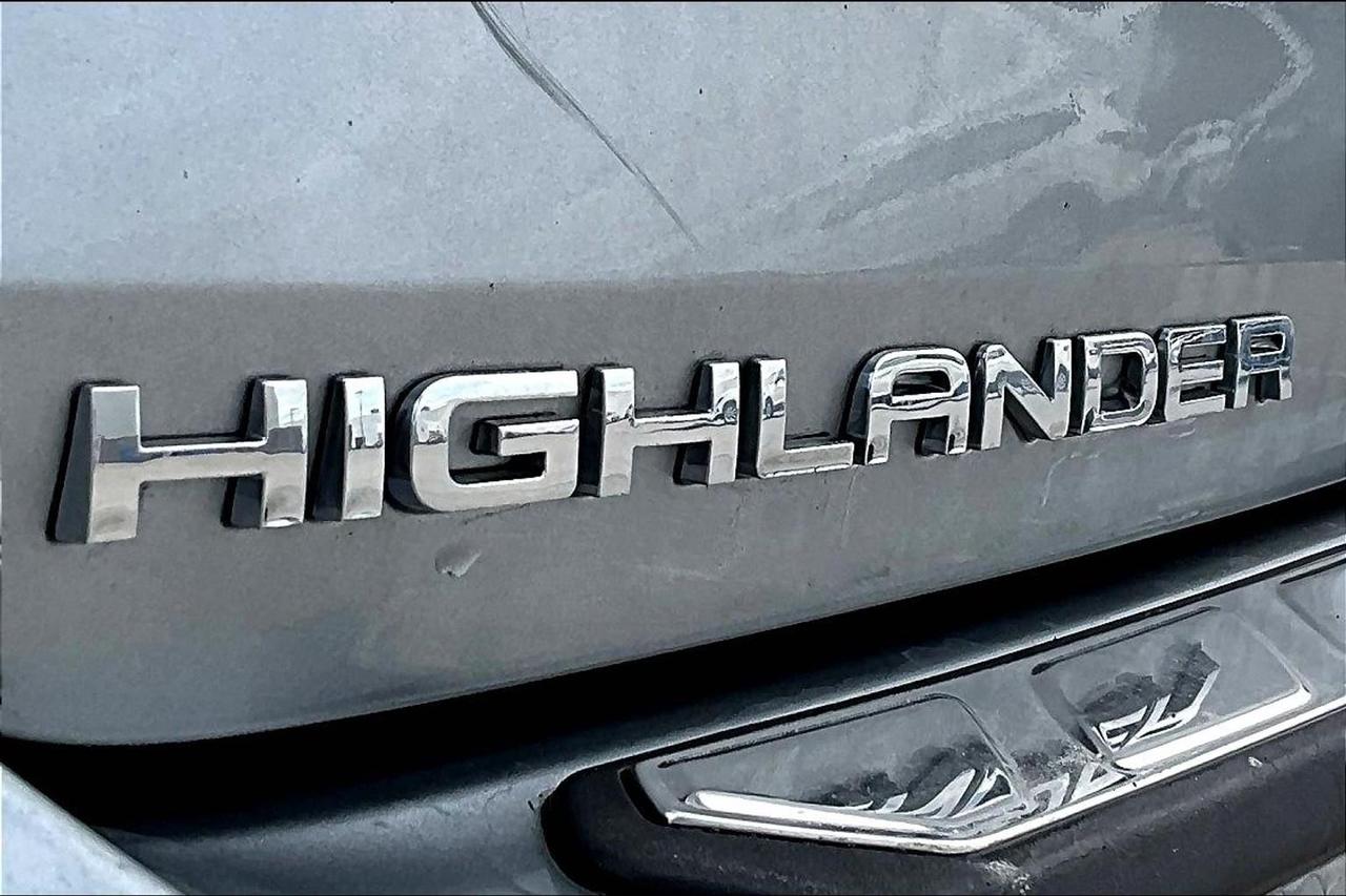 2020 Toyota Highlander LE Photo