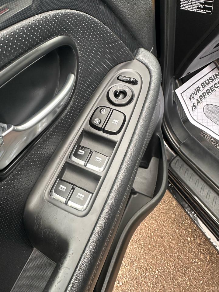 2016 Kia Rondo EX w/3rd Row - Photo #9