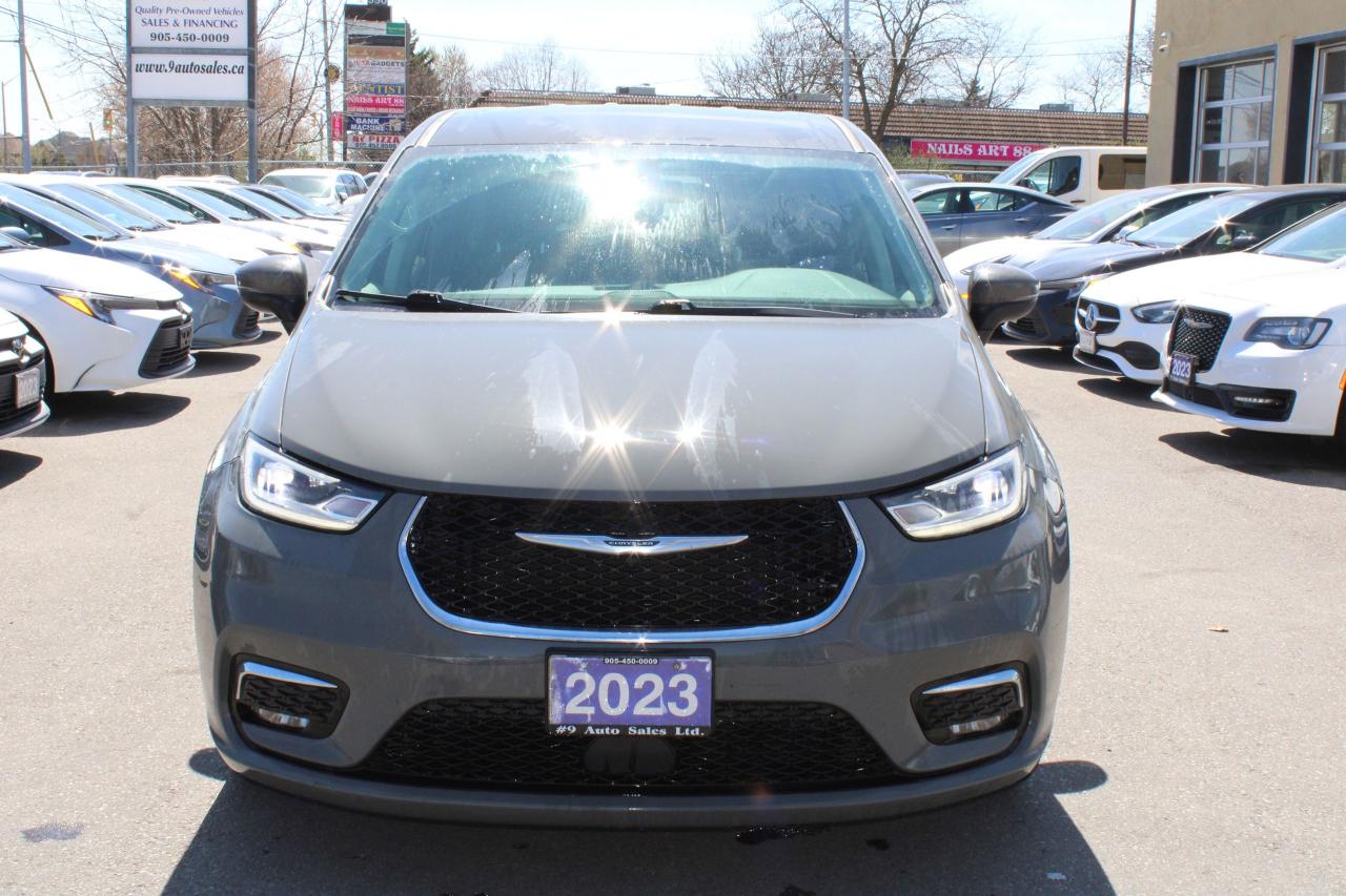 2023 Chrysler Pacifica Touring L - Photo #4