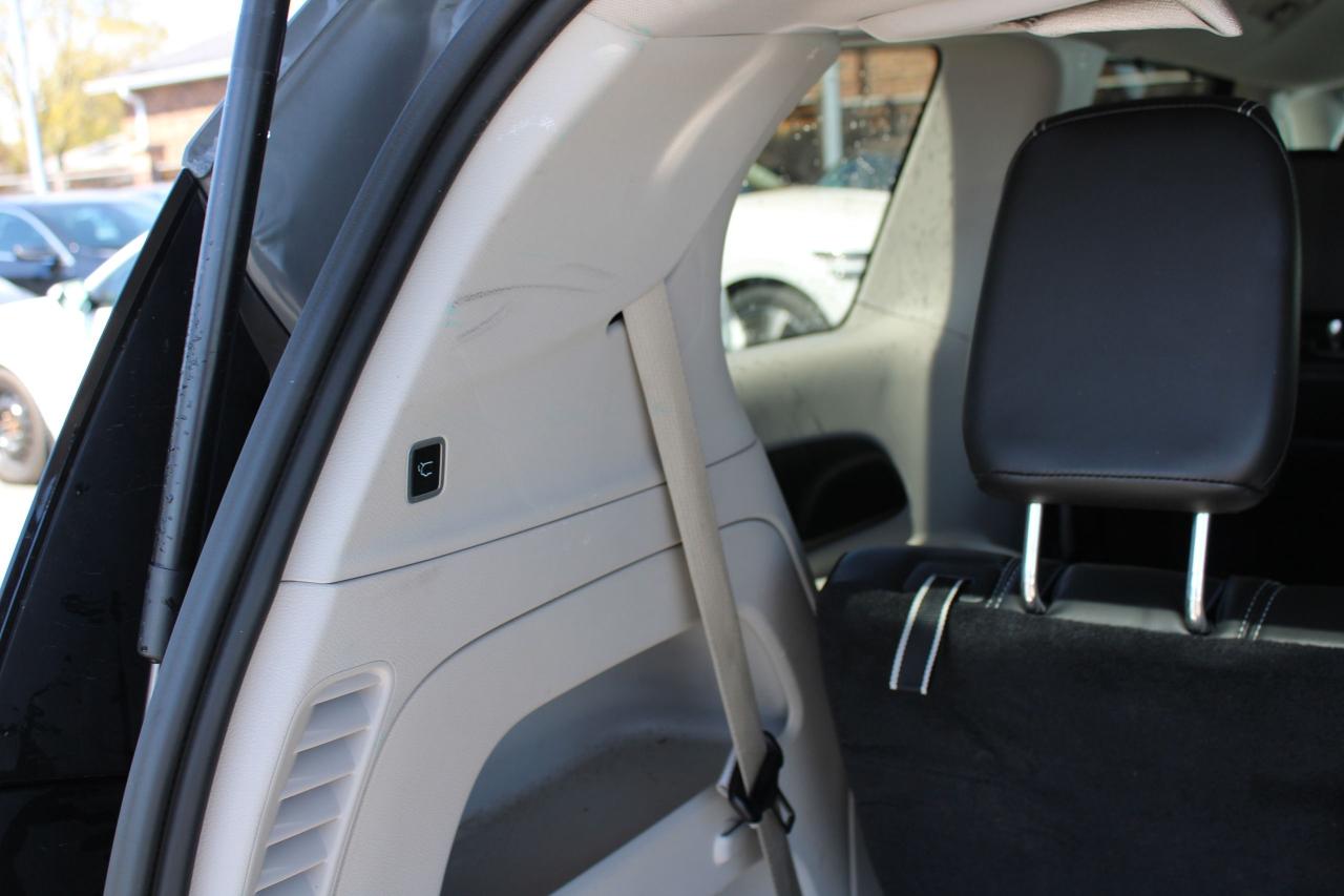 2023 Chrysler Pacifica Touring L - Photo #8