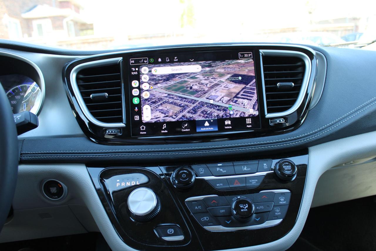 2023 Chrysler Pacifica Touring L - Photo #9
