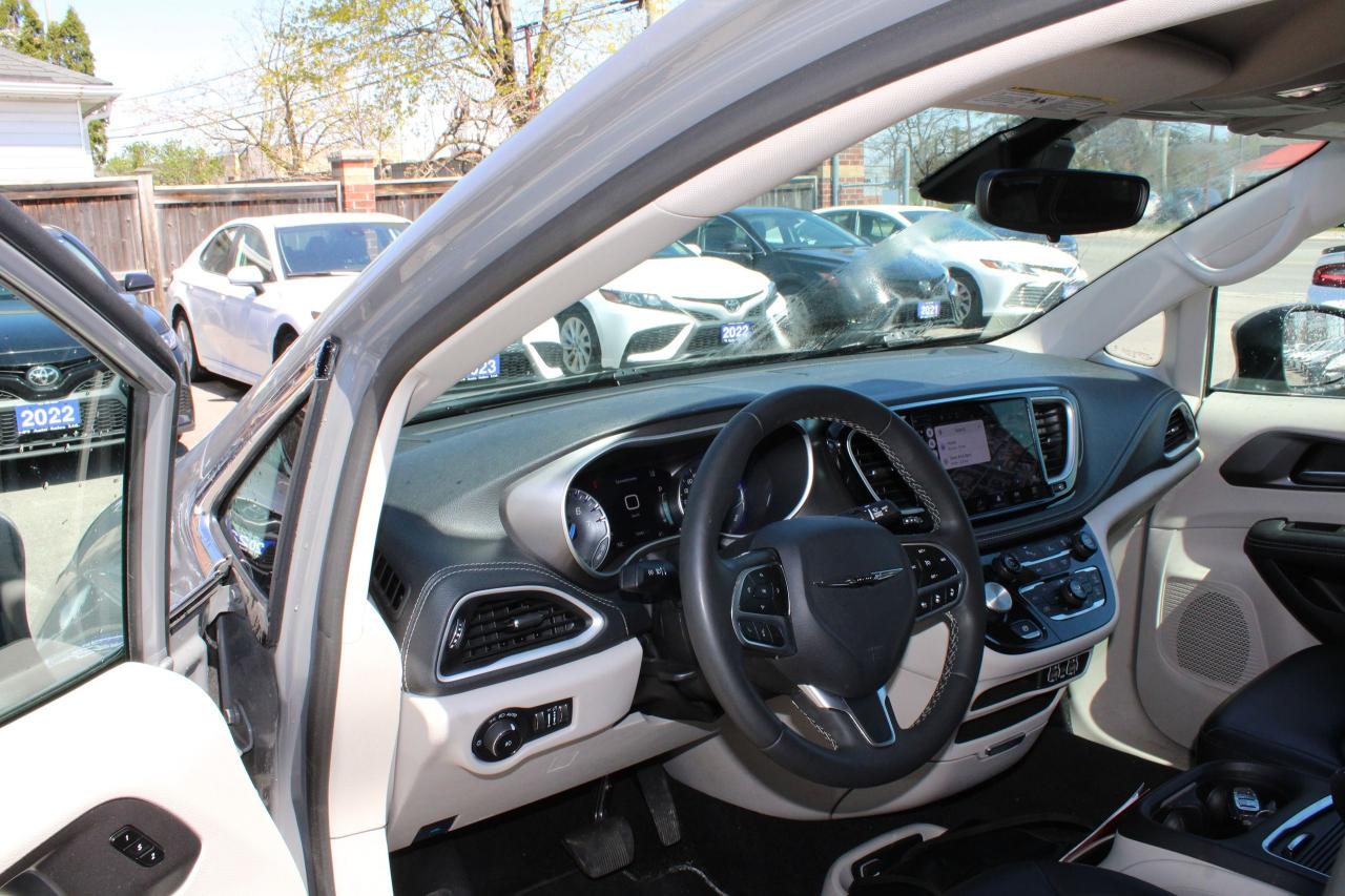 2023 Chrysler Pacifica Touring L - Photo #10