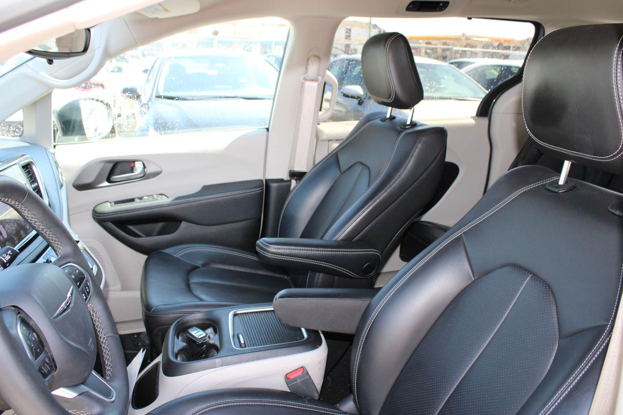 2023 Chrysler Pacifica Touring L - Photo #11