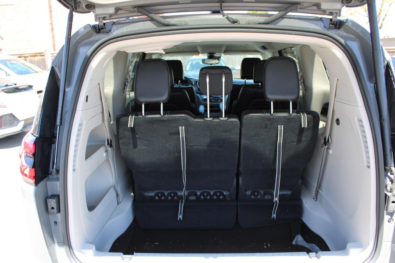 2023 Chrysler Pacifica Touring L - Photo #12