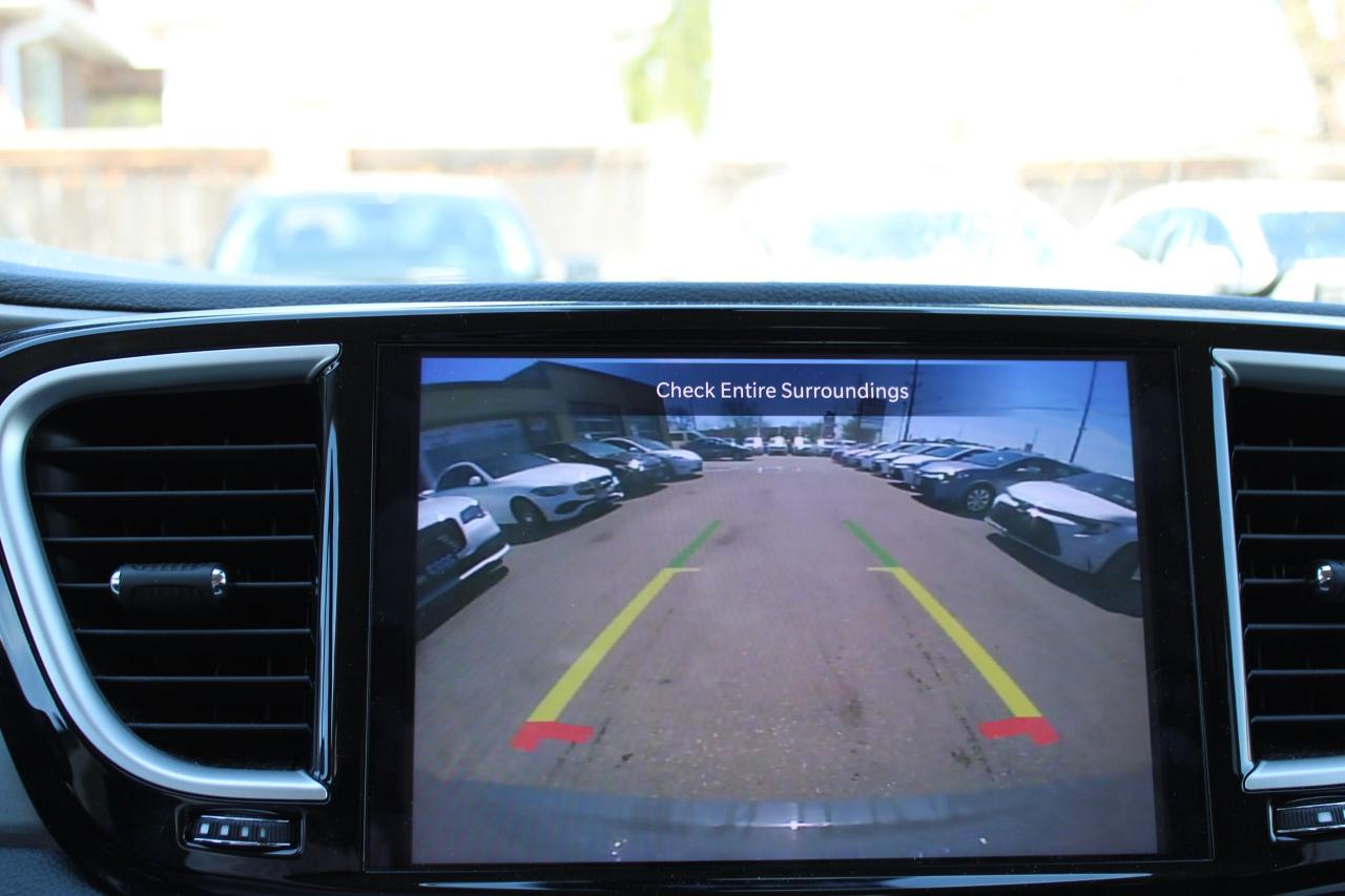 2023 Chrysler Pacifica Touring L - Photo #13
