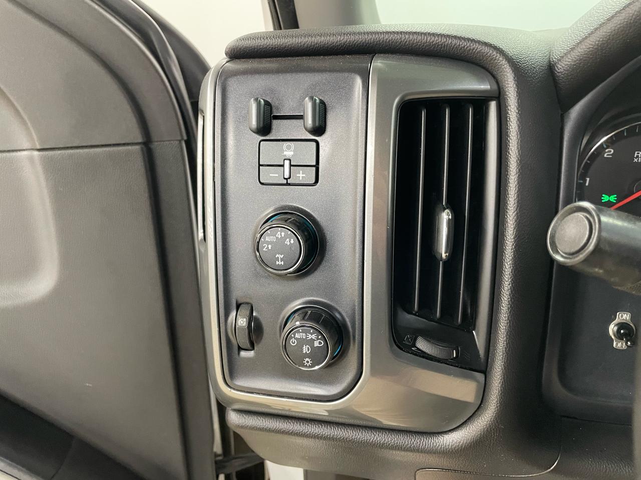 2015 Chevrolet Silverado 1500 LT Photo11