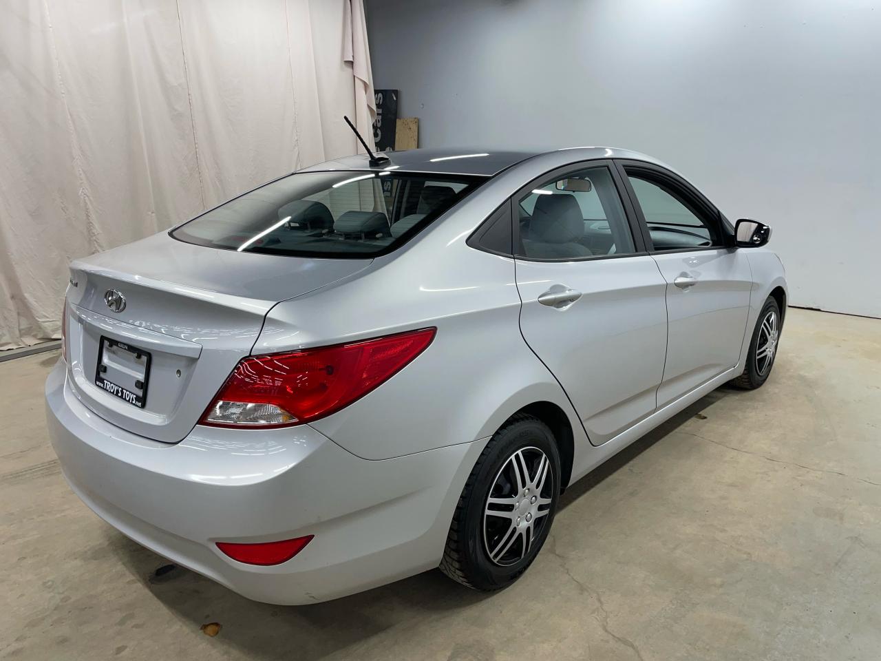 2016 Hyundai Accent GL Photo19