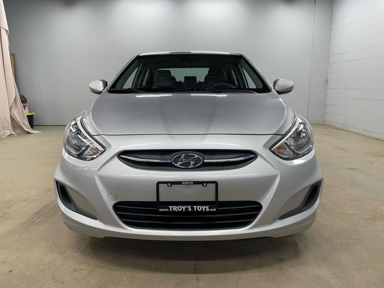 2016 Hyundai Accent GL Photo2