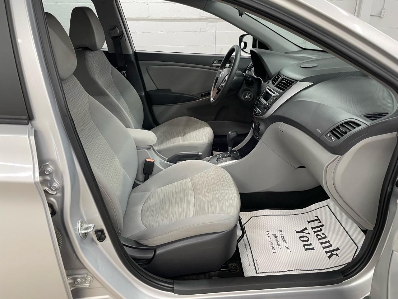 2016 Hyundai Accent GL Photo24