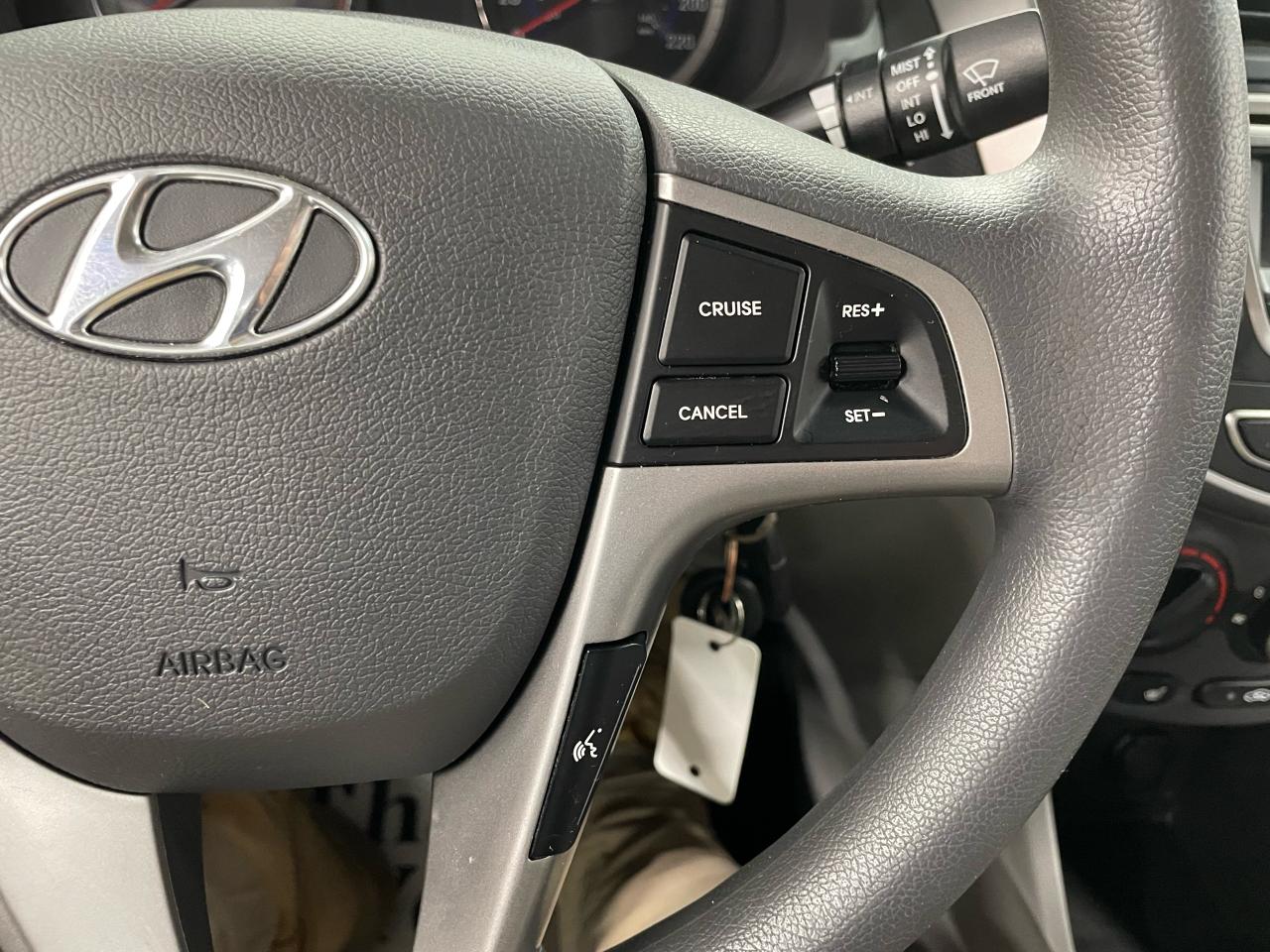 2016 Hyundai Accent GL Photo31