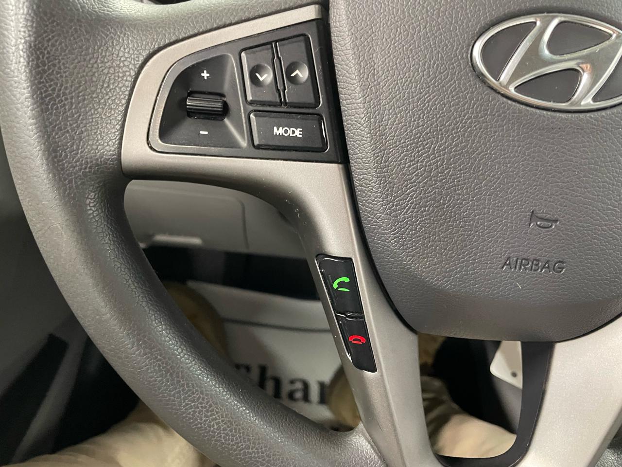 2016 Hyundai Accent GL Photo32