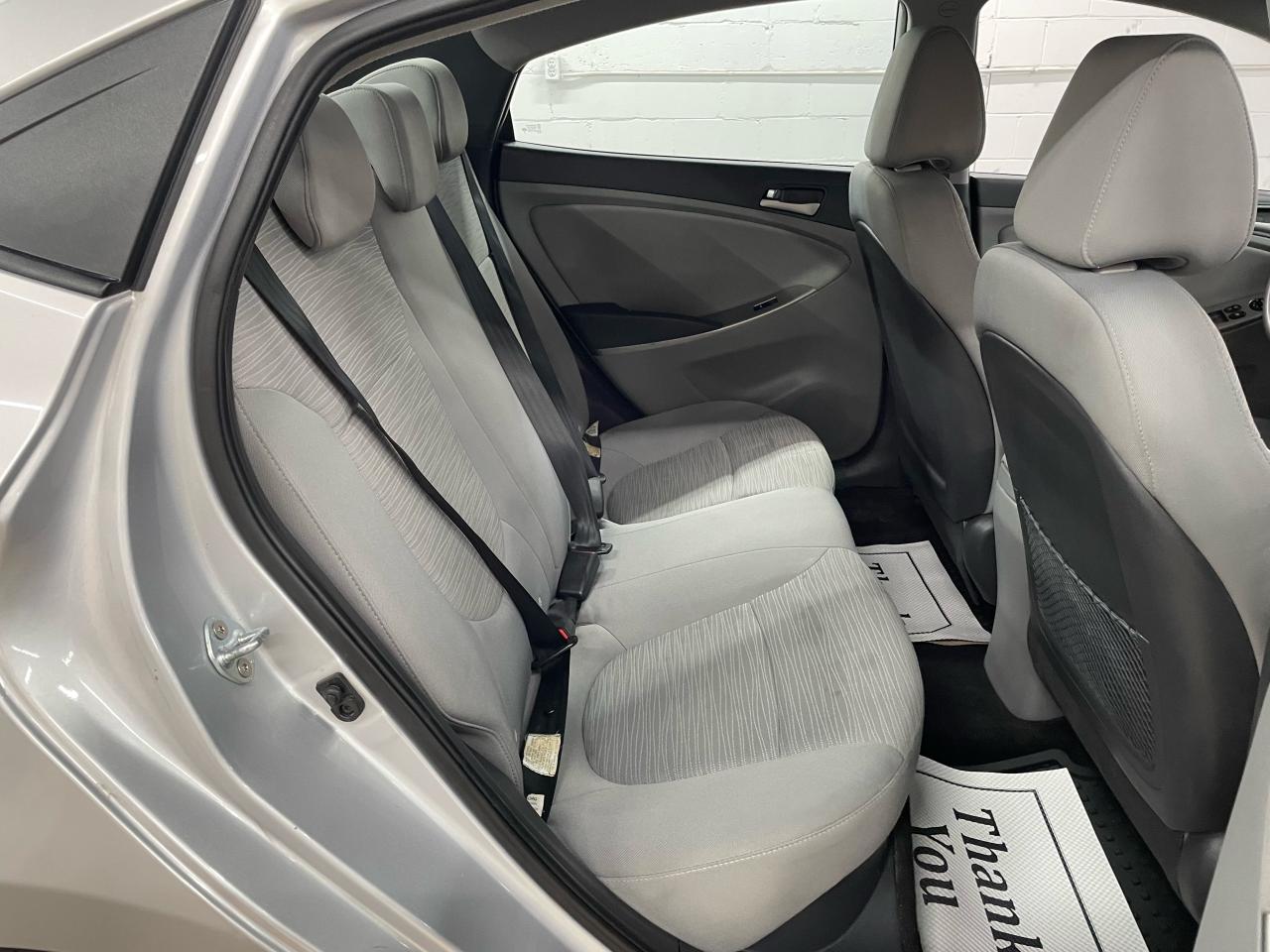 2016 Hyundai Accent GL Photo5