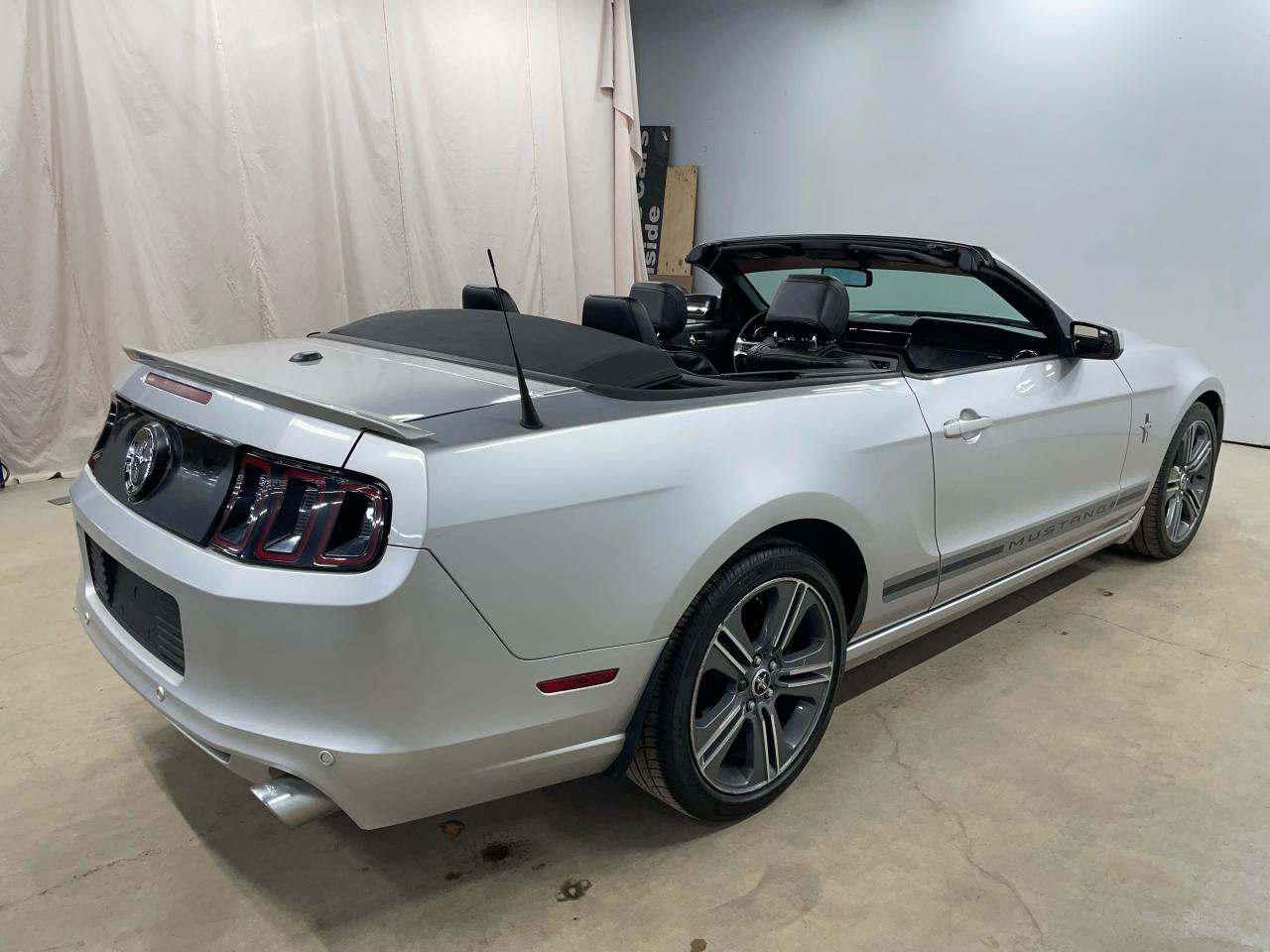 2013 Ford Mustang 2DR CONV V6 PREMIUM Photo17