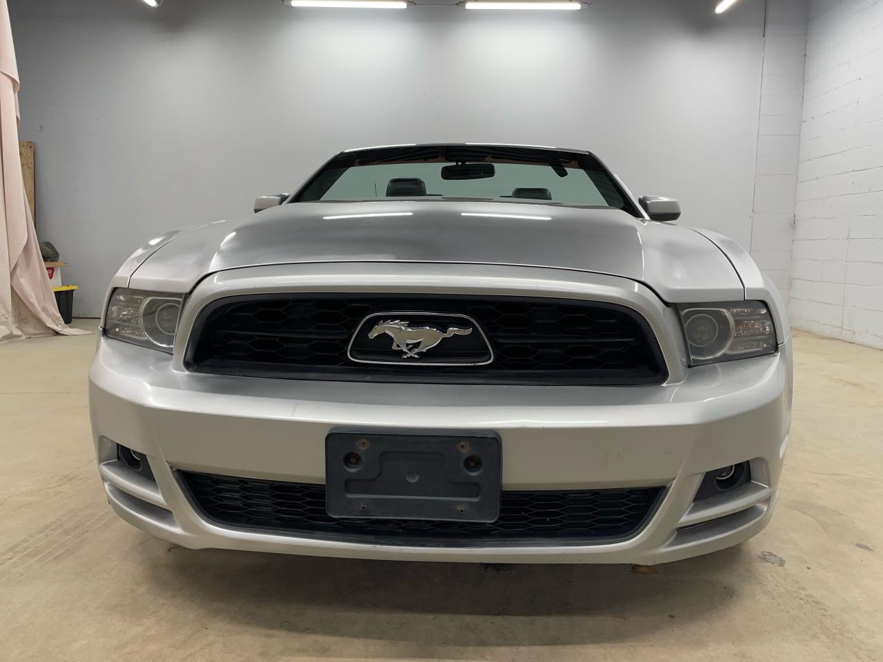 2013 Ford Mustang 2DR CONV V6 PREMIUM Photo2