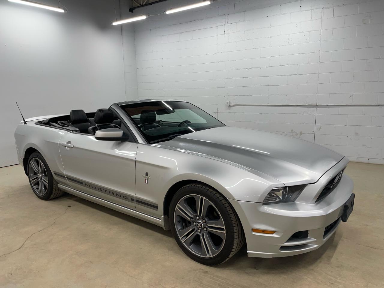 Used 2013 Ford Mustang 2DR CONV V6 PREMIUM for sale in Guelph, ON