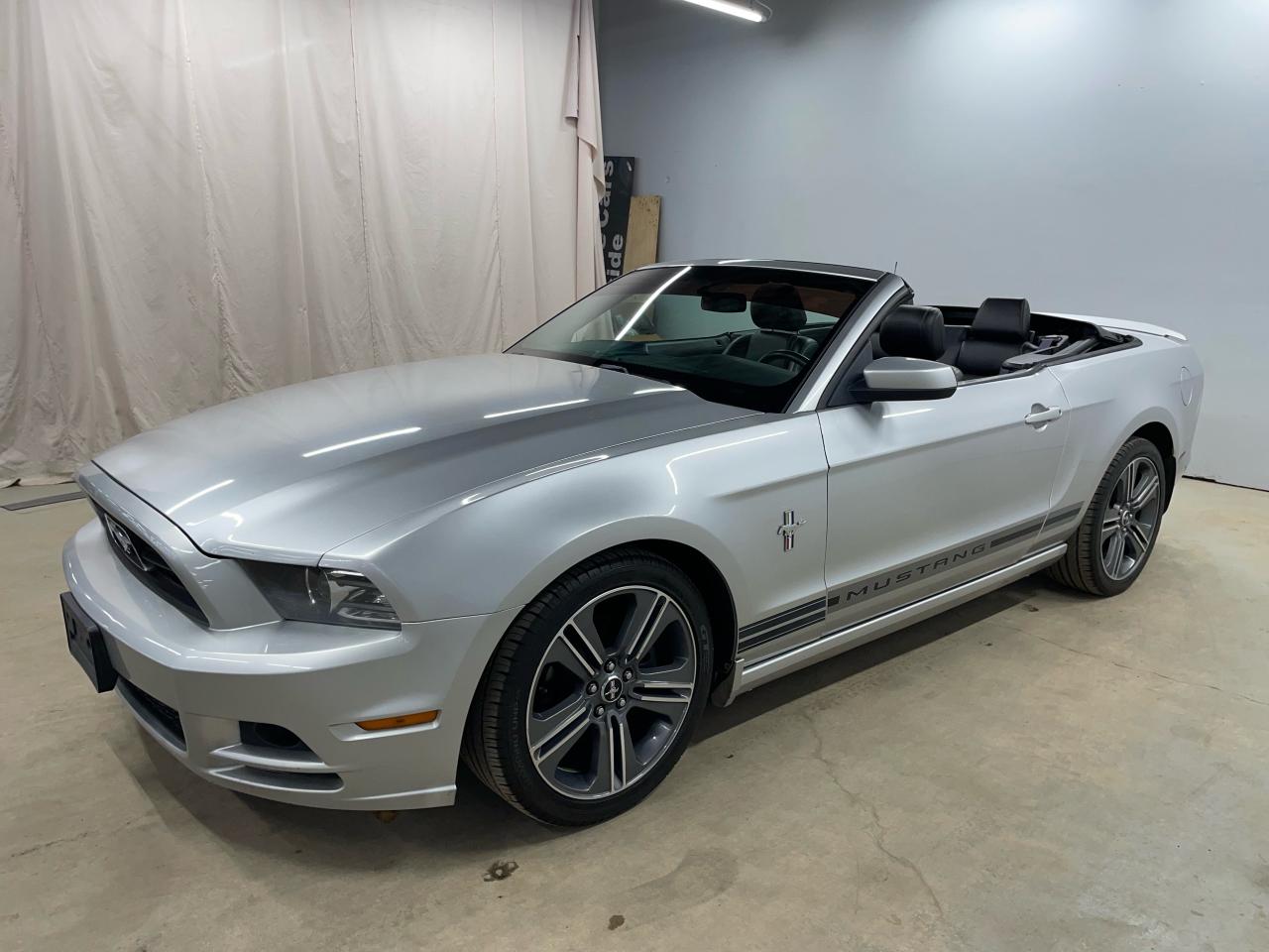 Used 2013 Ford Mustang 2DR CONV V6 PREMIUM for sale in Guelph, ON