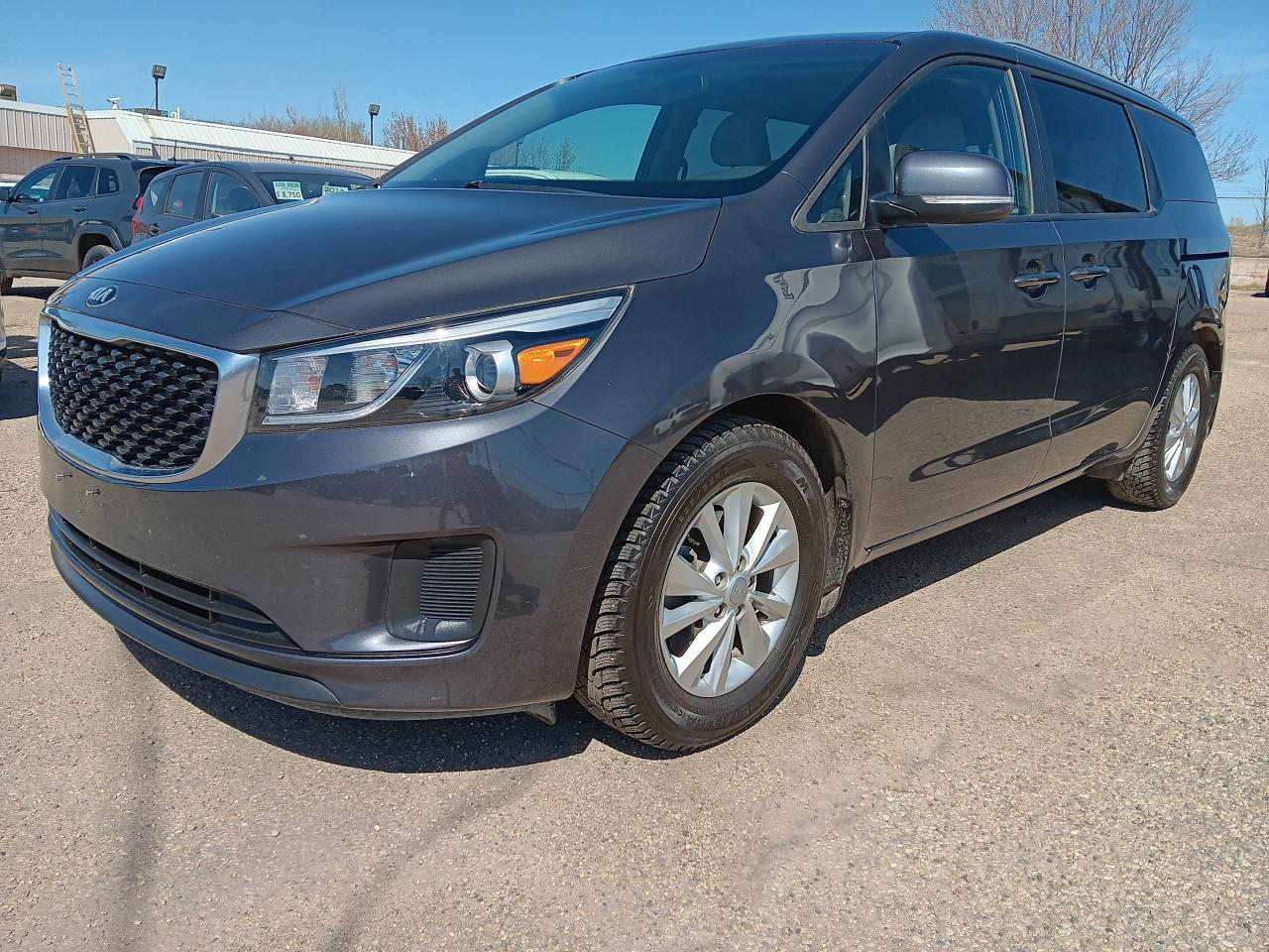 2018 Kia Sedona LX, 7 Pass BU Cam, Htd Seats, Park Assist - Photo #3