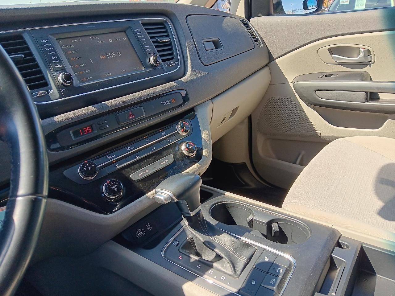 2018 Kia Sedona LX, 7 Pass BU Cam, Htd Seats, Park Assist - Photo #18