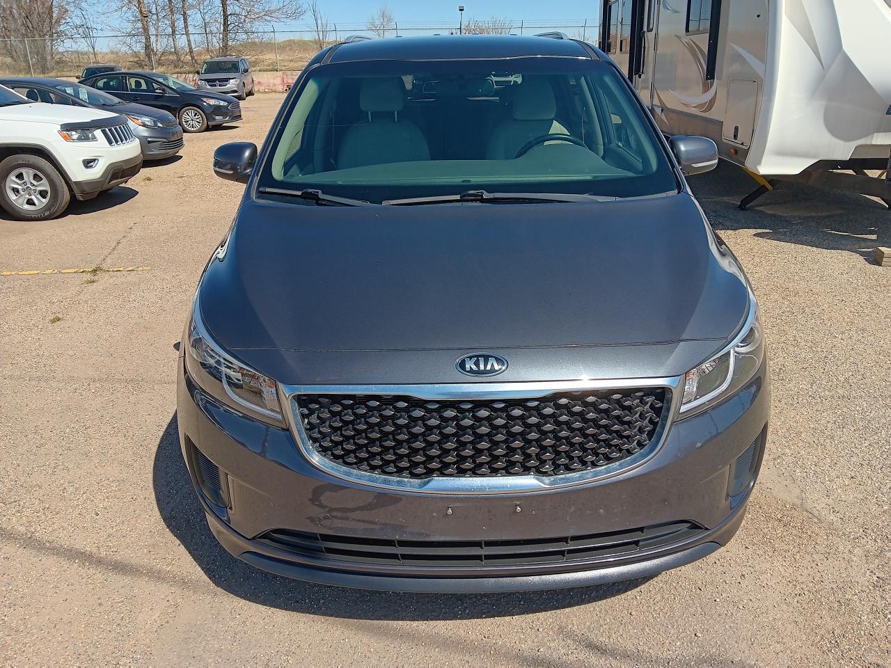 2018 Kia Sedona LX, 7 Pass BU Cam, Htd Seats, Park Assist - Photo #2