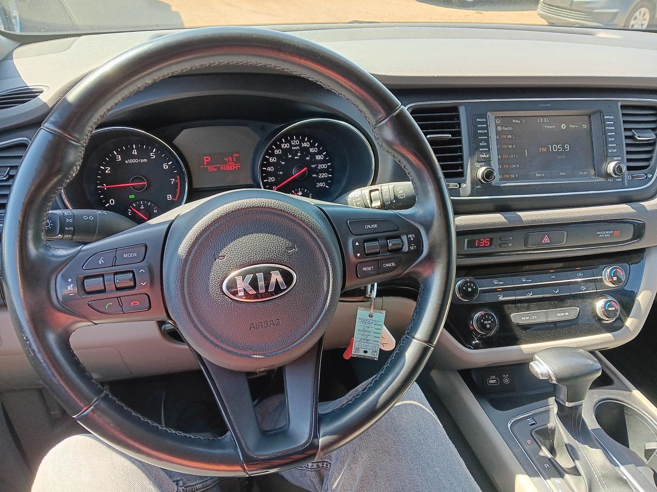 2018 Kia Sedona LX, 7 Pass BU Cam, Htd Seats, Park Assist - Photo #10