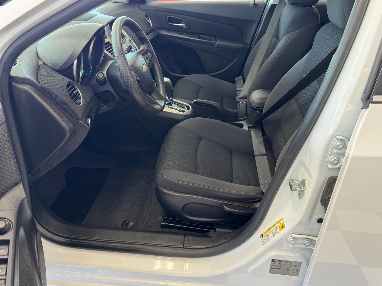 2016 Chevrolet Cruze LT+Camera+Remote Start+A/C+CLEAN CARFAX Photo19