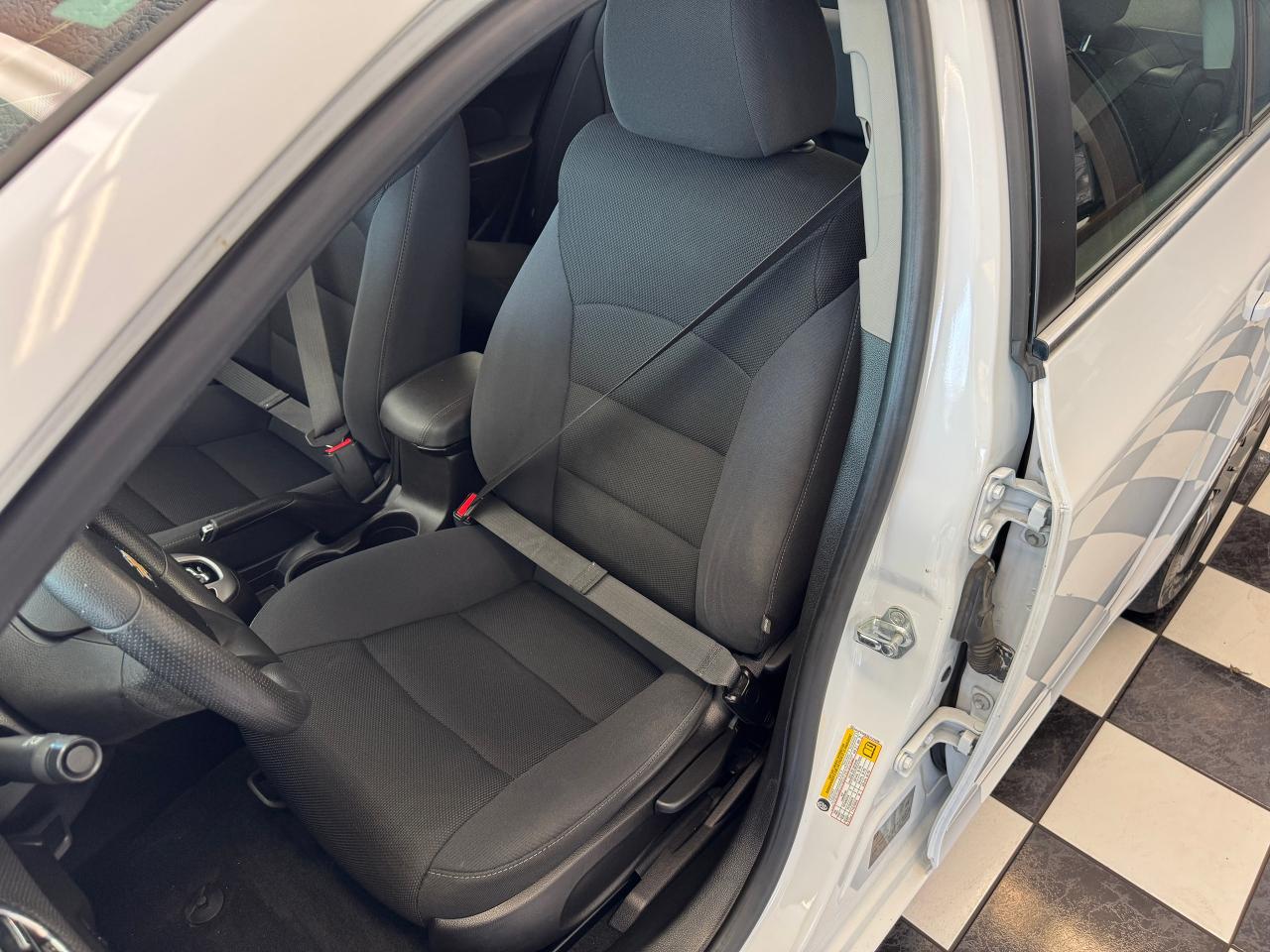 2016 Chevrolet Cruze LT+Camera+Remote Start+A/C+CLEAN CARFAX Photo20