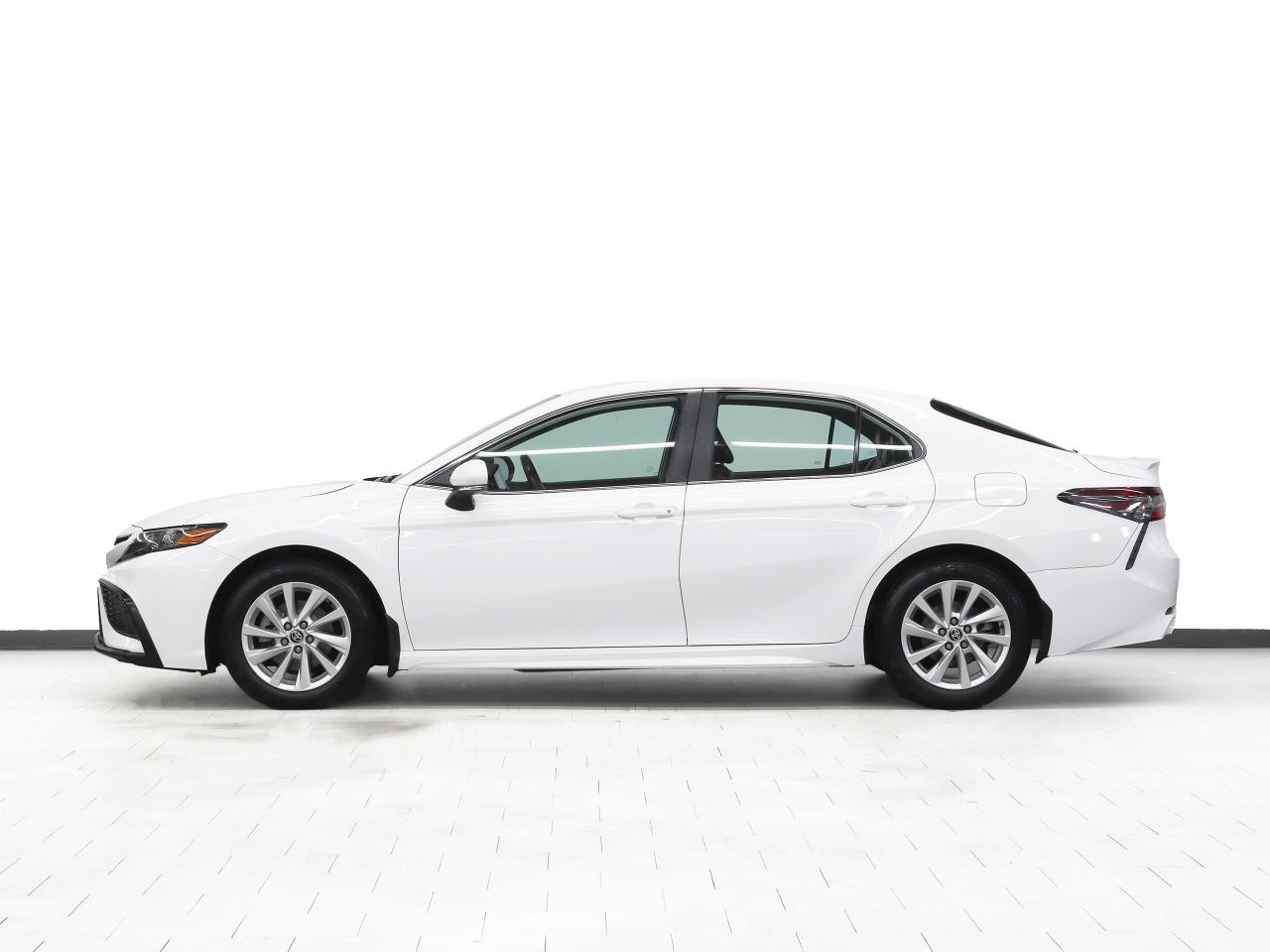 2023 Toyota Camry SE | Leather | LaneDep | Heated Seats | CarPlay Photo4