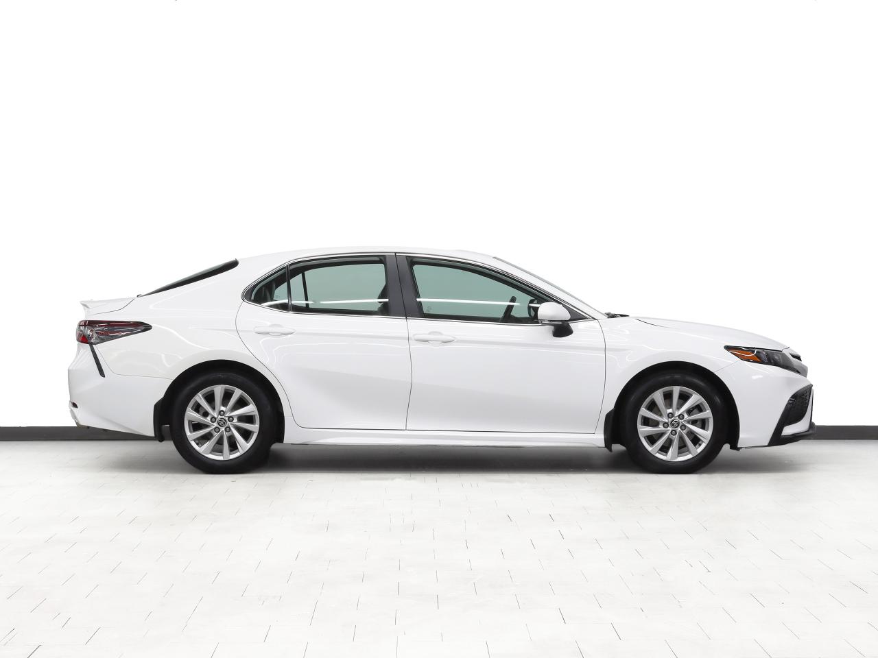 2023 Toyota Camry SE | Leather | LaneDep | Heated Seats | CarPlay Photo2